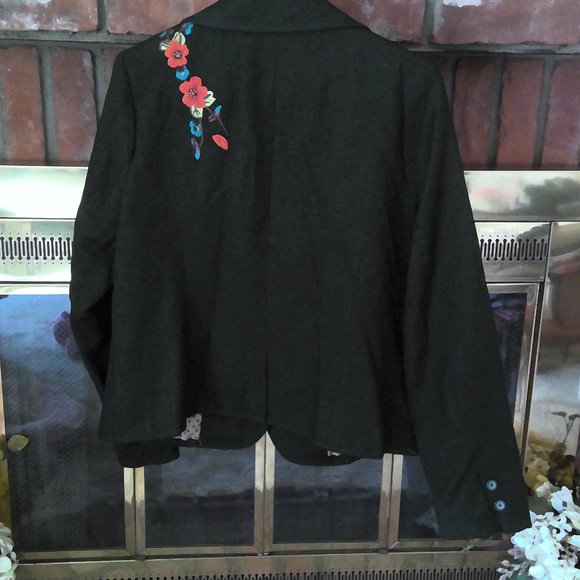 Blazer - Picture 6 of 7